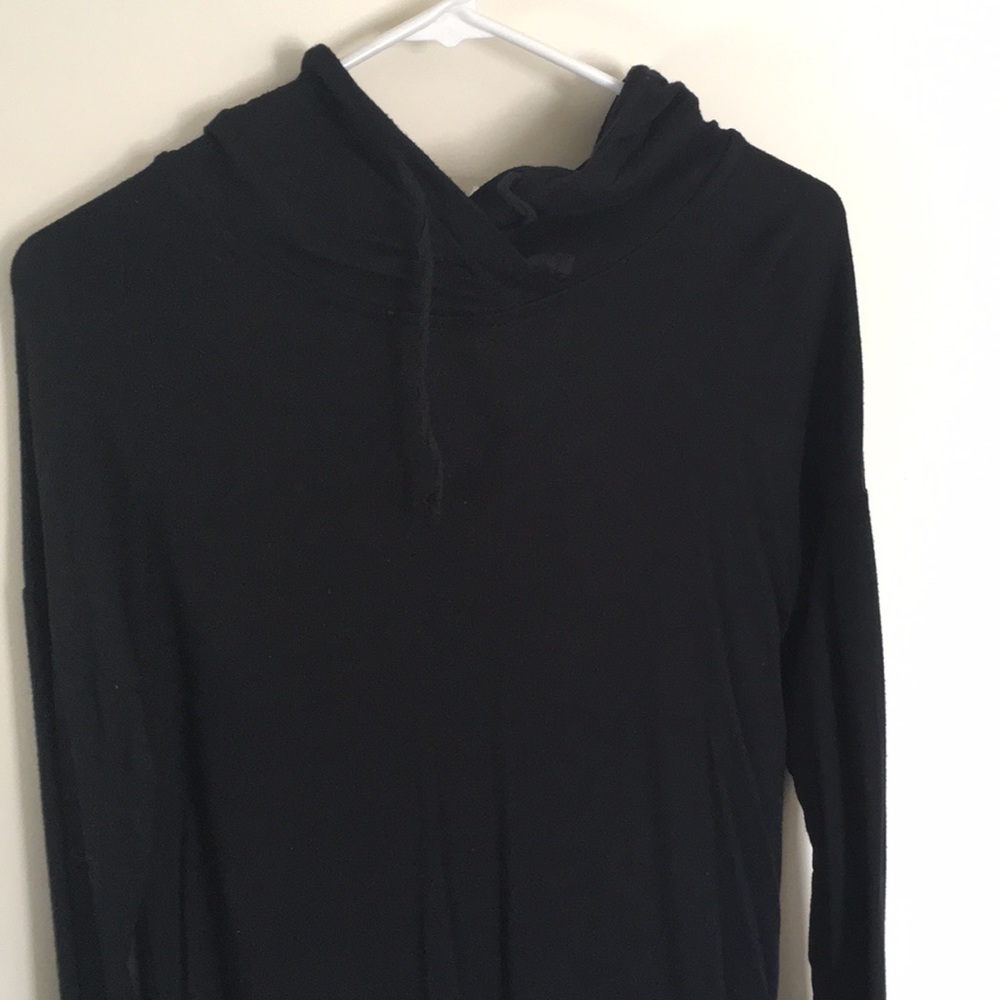 Gillian & O’Malley black high collar sleepwear